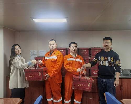情深意濃，共賀新春|廈門(mén)華洋開(kāi)展春節(jié)前訪(fǎng)船慰問(wèn)活動(dòng)